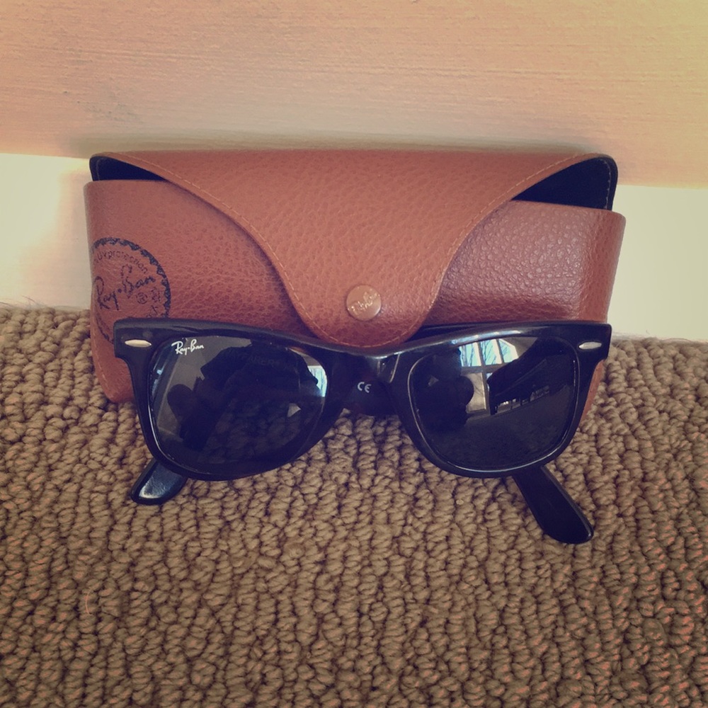Ray-Ban Wayfarers (in tortoise)